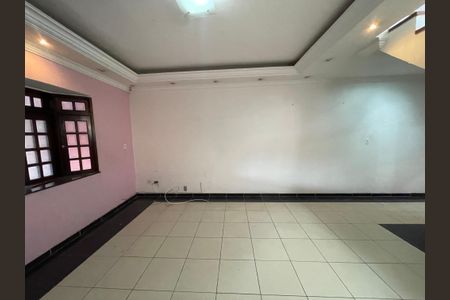 Sala de casa para alugar com 4 quartos, 136m² em Parque Ipe, São Paulo