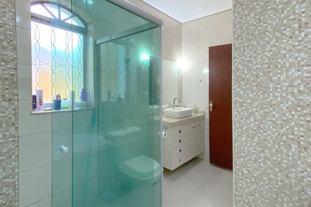 Casa à venda com 116m², 6 quartos e 2 vagasBanheiro Social 