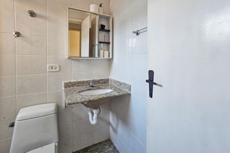 Apartamento para alugar com 314m², 3 quartos e 3 vagasBanheiro