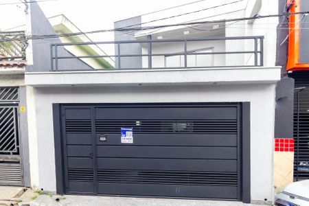 Casa à venda com 180m², 3 quartos e 2 vagas Casa à venda com 180m², 3 quartos e 2 vagasFachada