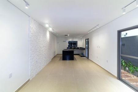 Casa à venda com 180m², 3 quartos e 2 vagas Casa à venda com 180m², 3 quartos e 2 vagasSala