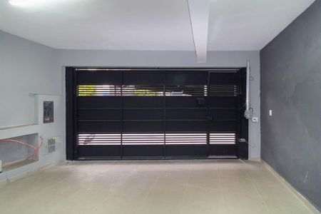 Casa à venda com 180m², 3 quartos e 2 vagas Casa à venda com 180m², 3 quartos e 2 vagasGaragem