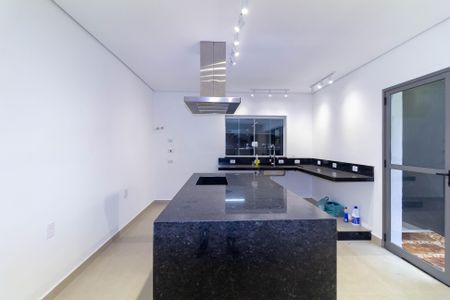 Casa à venda com 180m², 3 quartos e 2 vagas Casa à venda com 180m², 3 quartos e 2 vagasCozinha