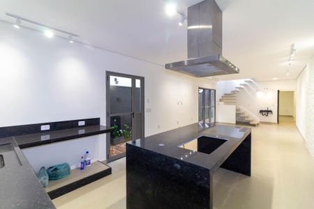 Casa à venda com 180m², 3 quartos e 2 vagas Casa à venda com 180m², 3 quartos e 2 vagasCozinha