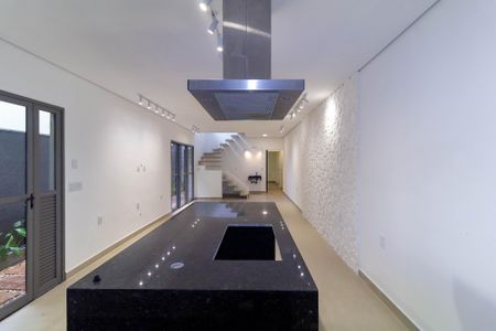 Casa à venda com 180m², 3 quartos e 2 vagas Casa à venda com 180m², 3 quartos e 2 vagasCozinha