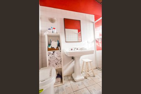 Casa de condomínio à venda com 250m², 3 quartos e 6 vagas Casa de condomínio à venda com 250m², 3 quartos e 6 vagasBanheiro da Suíte