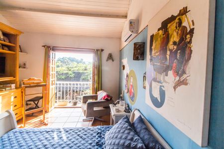 Casa de condomínio à venda com 250m², 3 quartos e 6 vagas Casa de condomínio à venda com 250m², 3 quartos e 6 vagasSuíte