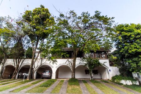 Casa de condomínio à venda com 250m², 3 quartos e 6 vagas Casa de condomínio à venda com 250m², 3 quartos e 6 vagasVista da Rua
