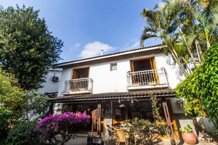 Casa de condomínio à venda com 250m², 3 quartos e 6 vagas Casa de condomínio à venda com 250m², 3 quartos e 6 vagasÁrea gourmet