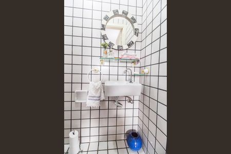 Casa de condomínio à venda com 250m², 3 quartos e 6 vagas Casa de condomínio à venda com 250m², 3 quartos e 6 vagasLavabo