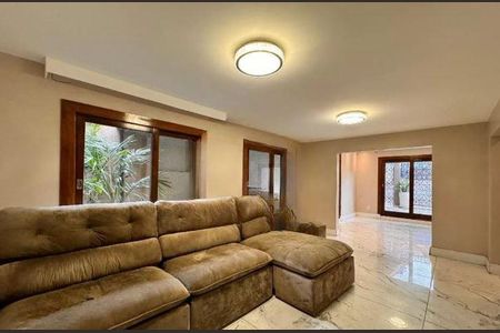 Casa à venda com 5 quartos, 400m² em Vila Alzira, Santo André