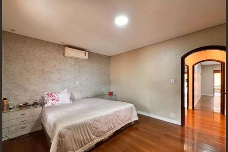 Casa à venda com 5 quartos, 400m² em Vila Alzira, Santo André