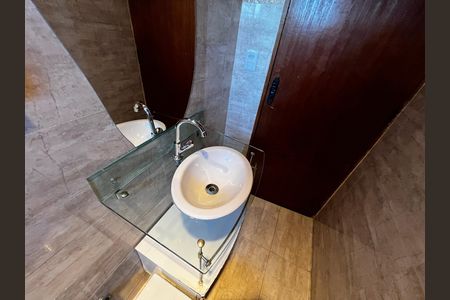 Casa para alugar com 345m², 3 quartos e 3 vagasBanheiro