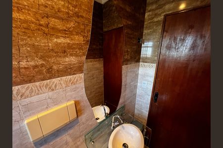 Casa para alugar com 345m², 3 quartos e 3 vagasBanheiro