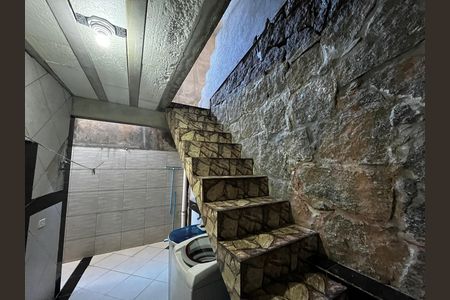 Casa para alugar com 345m², 3 quartos e 3 vagasEscada 