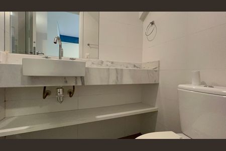 Apartamento à venda com 97m², 2 quartos e 2 vagas Apartamento à venda com 97m², 2 quartos e 2 vagasBanheiro da Suíte 2