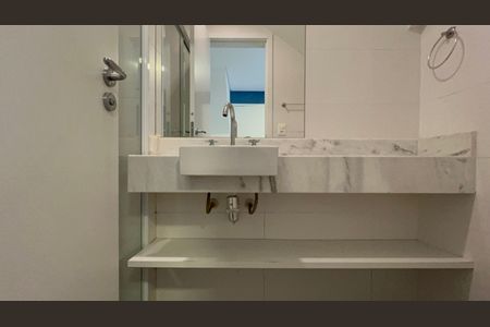 Apartamento à venda com 97m², 2 quartos e 2 vagas Apartamento à venda com 97m², 2 quartos e 2 vagasBanheiro da Suíte 2