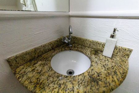 Casa de condomínio à venda com 65m², 2 quartos e 1 vaga Casa de condomínio à venda com 65m², 2 quartos e 1 vagaLavabo