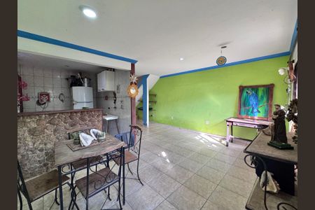 Sala de casa de condomínio à venda com 2 quartos, 150m² em Vargem Pequena, Rio de Janeiro