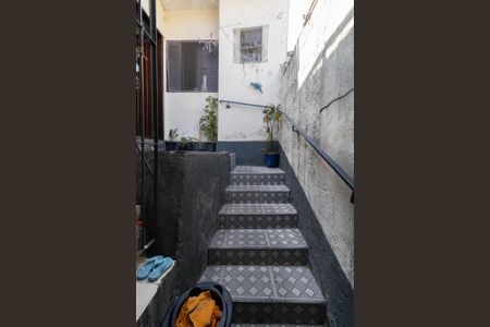 Casa à venda com 95m², 2 quartos e 1 vaga Casa à venda com 95m², 2 quartos e 1 vagaEscada