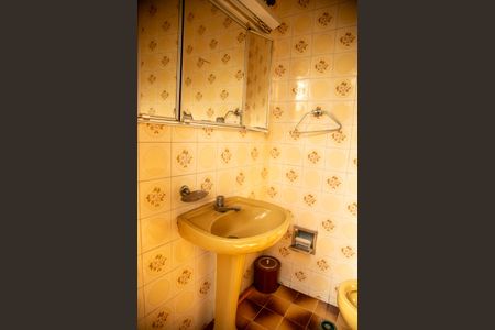 Casa à venda com 168m², 3 quartos e 2 vagasBanheiro 1