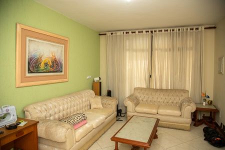 Casa à venda com 168m², 3 quartos e 2 vagasSala