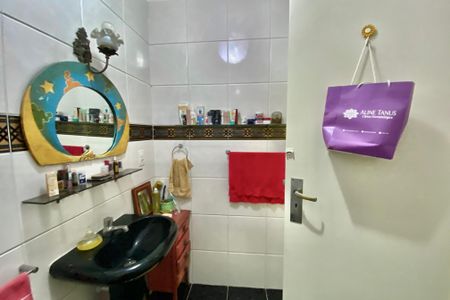 Apartamento à venda com 176m², 3 quartos e 1 vaga Apartamento à venda com 176m², 3 quartos e 1 vagaBanheiro social