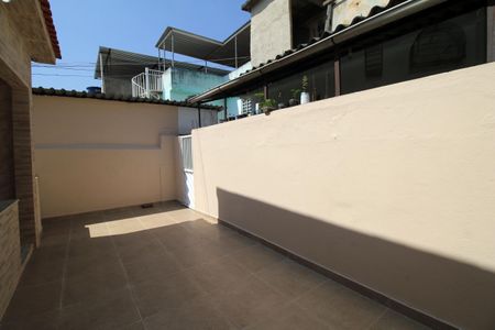 Casa para alugar com 58m², 2 quartos e sem vagaQuintal