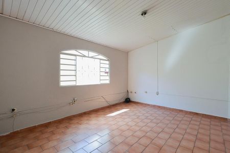 Casa à venda com 227m², 4 quartos e 2 vagas Casa à venda com 227m², 4 quartos e 2 vagasEdícula - Sala