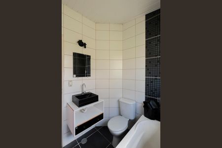 Casa à venda com 227m², 4 quartos e 2 vagas Casa à venda com 227m², 4 quartos e 2 vagasBanheiro da edícula