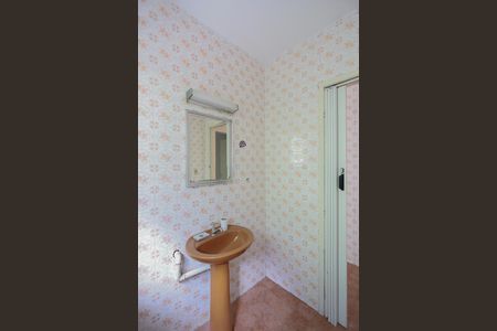 Casa à venda com 227m², 4 quartos e 2 vagas Casa à venda com 227m², 4 quartos e 2 vagasBanheiro de serviço