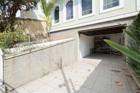 Casa à venda com 227m², 4 quartos e 2 vagas Casa à venda com 227m², 4 quartos e 2 vagasGaragem