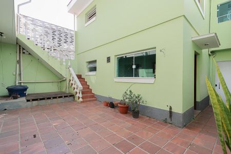 Casa à venda com 227m², 4 quartos e 2 vagas Casa à venda com 227m², 4 quartos e 2 vagasQuintal