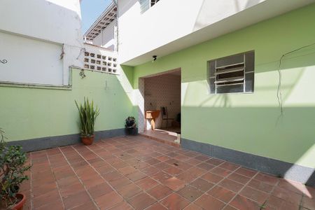 Casa à venda com 227m², 4 quartos e 2 vagas Casa à venda com 227m², 4 quartos e 2 vagasQuintal