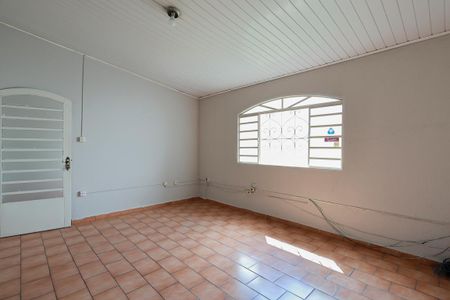 Casa à venda com 227m², 4 quartos e 2 vagas Casa à venda com 227m², 4 quartos e 2 vagasEdícula - Sala