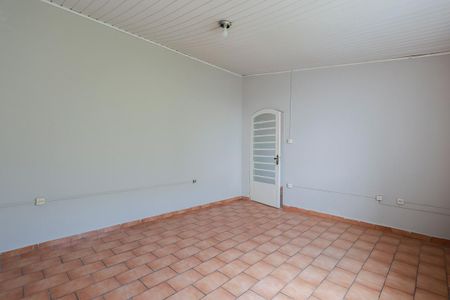 Casa à venda com 227m², 4 quartos e 2 vagas Casa à venda com 227m², 4 quartos e 2 vagasEdícula - Sala