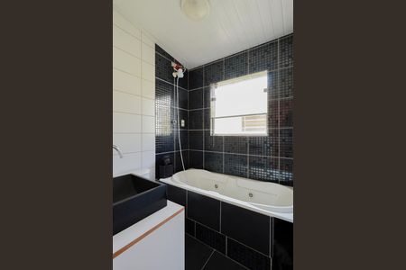 Casa à venda com 227m², 4 quartos e 2 vagas Casa à venda com 227m², 4 quartos e 2 vagasBanheiro da edícula