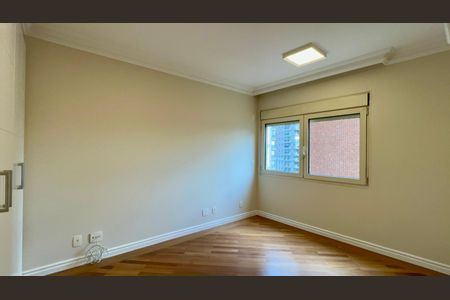 Apartamento à venda com 280m², 3 quartos e 3 vagas Apartamento à venda com 280m², 3 quartos e 3 vagasSuíte 2