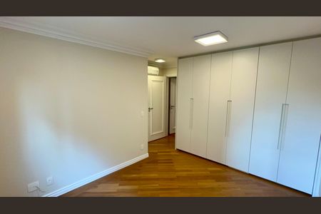 Apartamento à venda com 280m², 3 quartos e 3 vagas Apartamento à venda com 280m², 3 quartos e 3 vagasSuíte 1