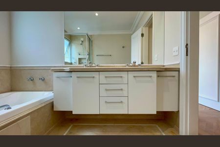 Apartamento à venda com 280m², 3 quartos e 3 vagas Apartamento à venda com 280m², 3 quartos e 3 vagasBanheiro da Suíte 3