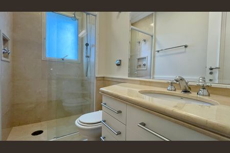 Apartamento à venda com 280m², 3 quartos e 3 vagas Apartamento à venda com 280m², 3 quartos e 3 vagasBanheiro da Suíte 2