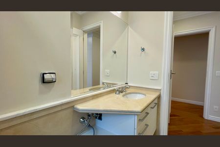 Apartamento à venda com 280m², 3 quartos e 3 vagas Apartamento à venda com 280m², 3 quartos e 3 vagasBanheiro da Suíte 2