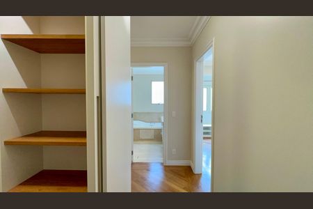 Apartamento à venda com 280m², 3 quartos e 3 vagas Apartamento à venda com 280m², 3 quartos e 3 vagasSuíte 3