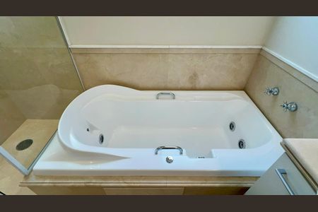 Apartamento à venda com 280m², 3 quartos e 3 vagas Apartamento à venda com 280m², 3 quartos e 3 vagasBanheiro da Suíte 3