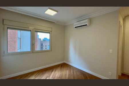 Apartamento à venda com 280m², 3 quartos e 3 vagas Apartamento à venda com 280m², 3 quartos e 3 vagasSuíte 2