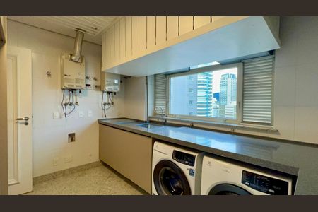 Apartamento à venda com 280m², 3 quartos e 3 vagas Apartamento à venda com 280m², 3 quartos e 3 vagasÁrea de Serviço