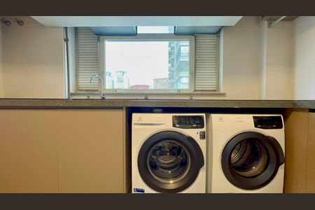 Apartamento à venda com 280m², 3 quartos e 3 vagas Apartamento à venda com 280m², 3 quartos e 3 vagasÁrea de Serviço