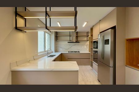 Apartamento à venda com 280m², 3 quartos e 3 vagas Apartamento à venda com 280m², 3 quartos e 3 vagasCozinha