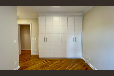 Apartamento à venda com 280m², 3 quartos e 3 vagas Apartamento à venda com 280m², 3 quartos e 3 vagasSuíte 2