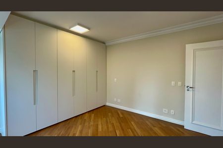 Apartamento à venda com 280m², 3 quartos e 3 vagas Apartamento à venda com 280m², 3 quartos e 3 vagasSuíte 3